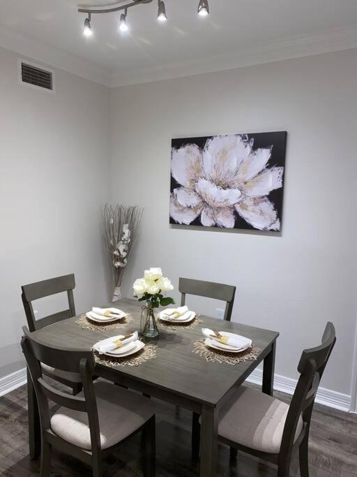 Your Warm Spacious Unit With Pool - Medical Center Houston Eksteriør billede