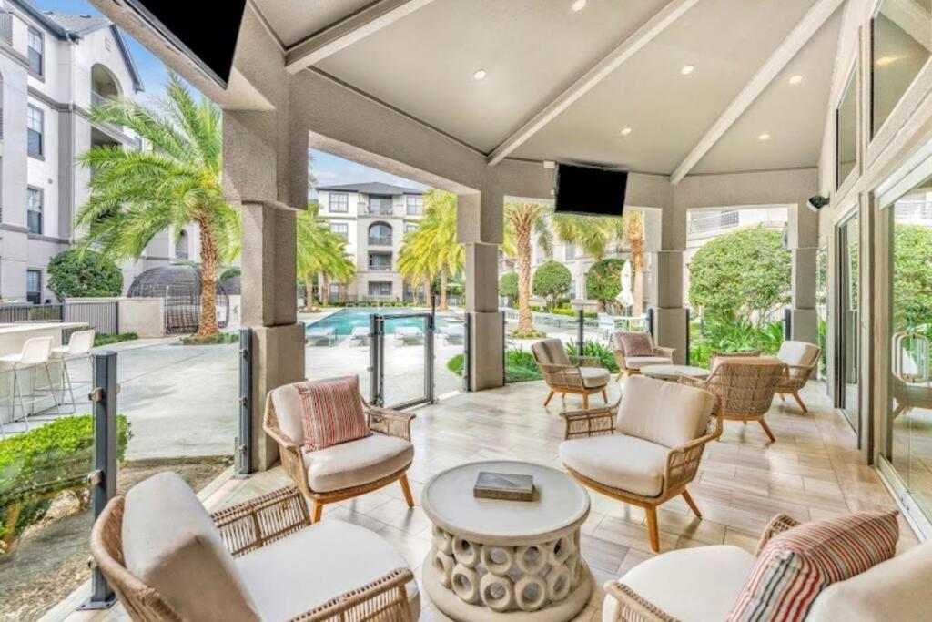Your Warm Spacious Unit With Pool - Medical Center Houston Eksteriør billede